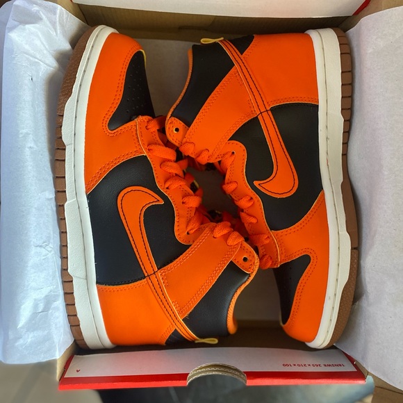 Nike - Picture 4 of 5